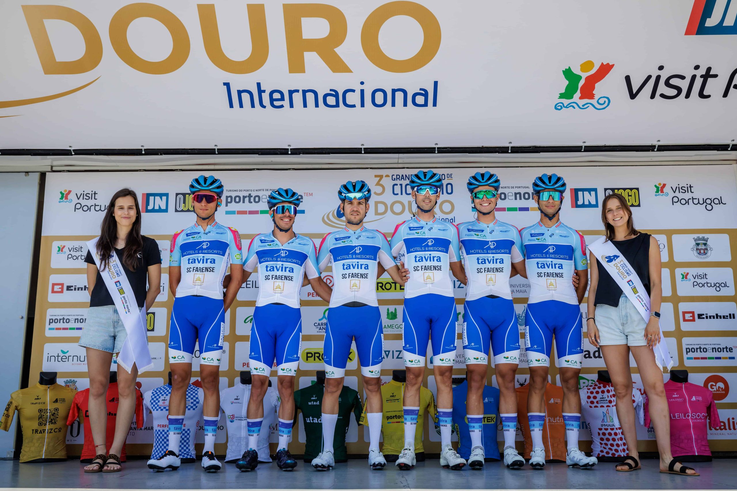 3 Grande Prémio do Douro: 1a etapa Marco de Canaveses, 14/06/2023 - Decorreu hoje a 1ª etapa do 3º Grande Prémio de Ciclismo do Douro Internacional que percorreu estradas de Marco de Canaveses.
Equipa Ap Hotels & Resorts / Tavira / Sc Farense
(Miguel Pereira/Global Imagens)