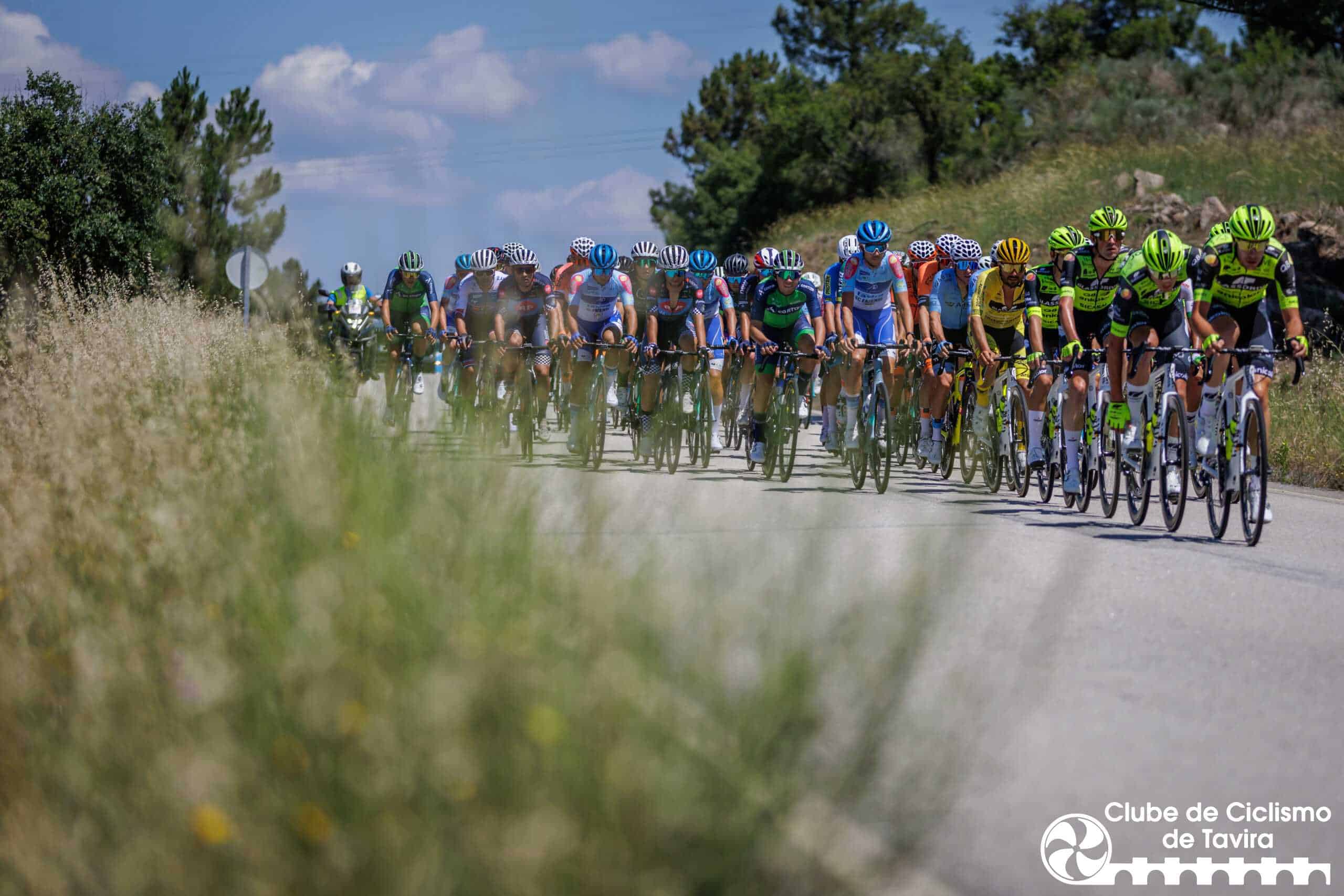 3 Grande Prémio do Douro: 2a etapa Tabuaço, 15/06/2023 - Decorreu hoje a 2ª etapa do 3º Grande Prémio de Ciclismo do Douro Internacional que percorreu estradas entre Tabuaço e Armamar.
(Miguel Pereira/Global Imagens)