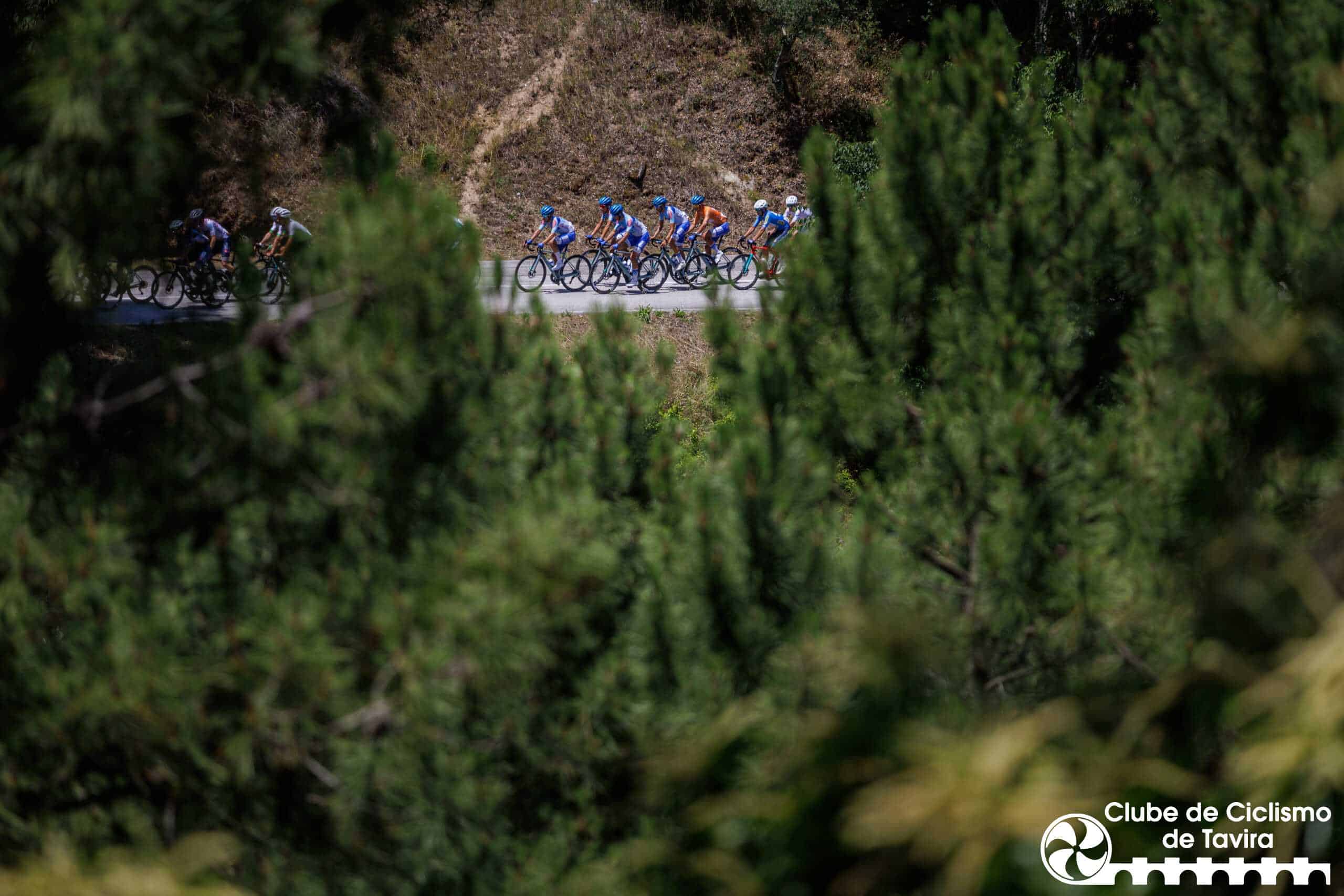 3 Grande Prémio do Douro: 2a etapa Tabuaço, 15/06/2023 - Decorreu hoje a 2ª etapa do 3º Grande Prémio de Ciclismo do Douro Internacional que percorreu estradas entre Tabuaço e Armamar.
(Miguel Pereira/Global Imagens)