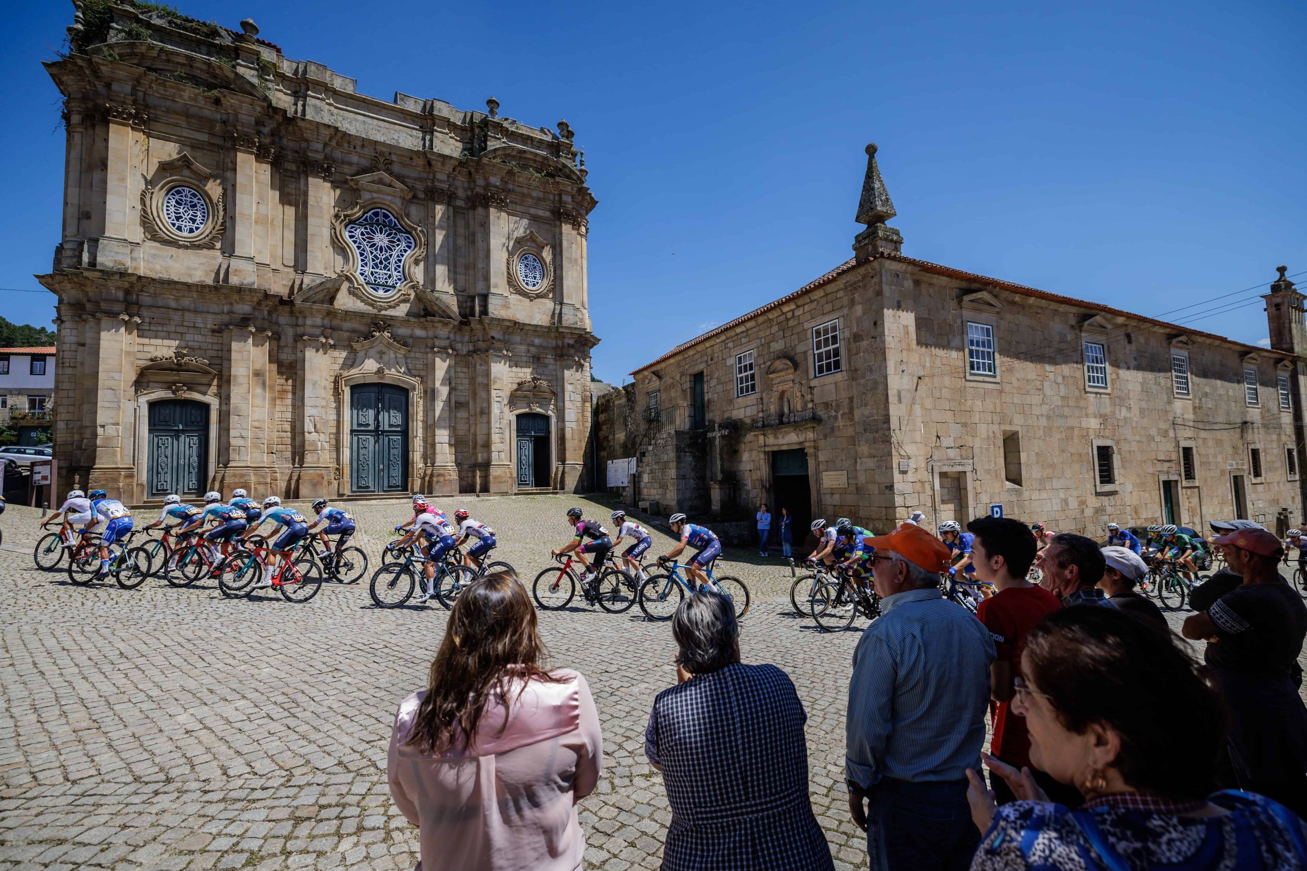 3 Grande Prémio do Douro: 2a etapa Tabuaço, 15/06/2023 - Decorreu hoje a 2ª etapa do 3º Grande Prémio de Ciclismo do Douro Internacional que percorreu estradas entre Tabuaço e Armamar.
(Miguel Pereira/Global Imagens)